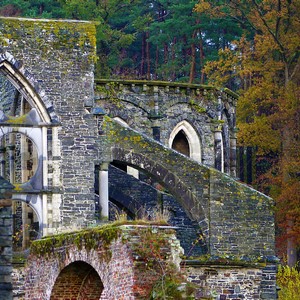Vue de l'église en ruine de l'Abbaye de Villers-la-Ville - Belgique  - collection de photos clin d'oeil, catégorie rues